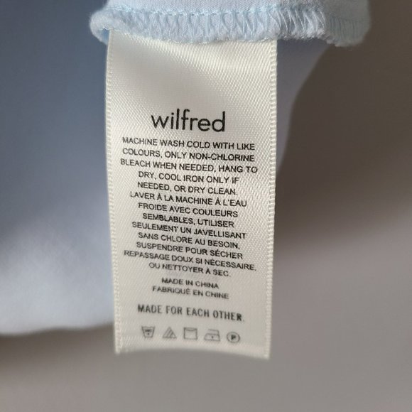 Classy AritziaTop - Picture 4 of 4